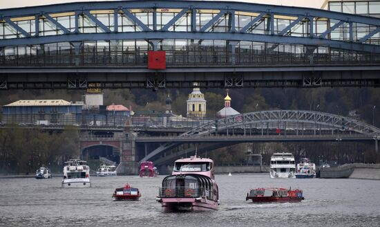 Парад теплоходов в честь начала 88-й пассажирской навигации на Москве-реке