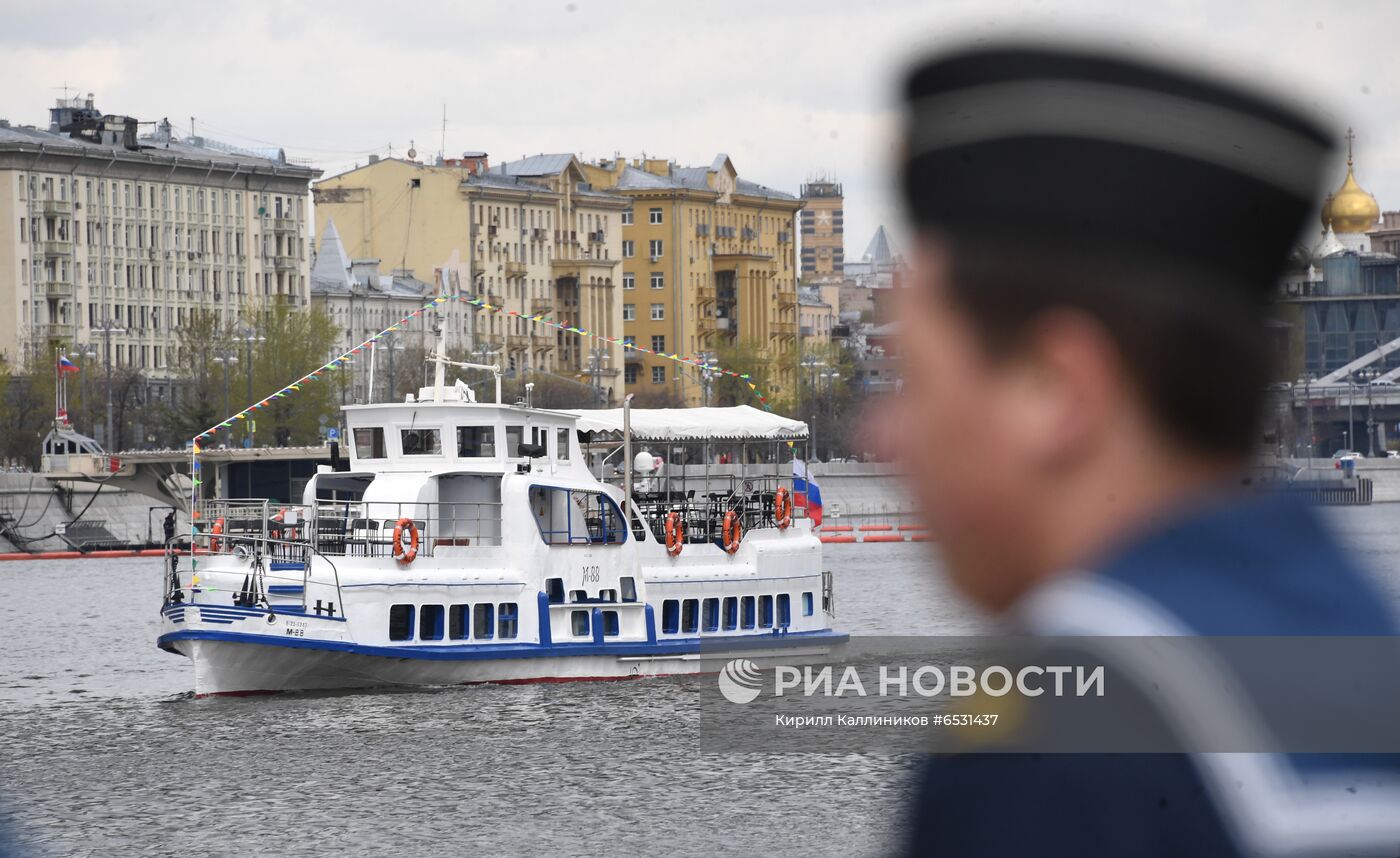 Парад теплоходов в честь начала 88-й пассажирской навигации на Москве-реке