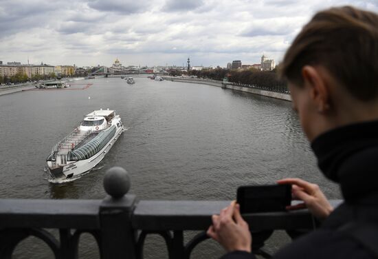 Парад теплоходов в честь начала 88-й пассажирской навигации на Москве-реке