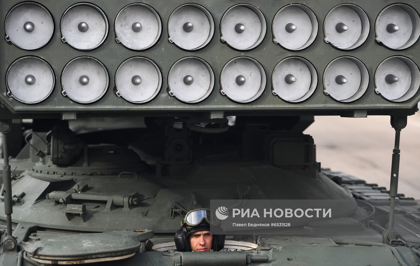 Ночная репетиция парада Победы в Москве 