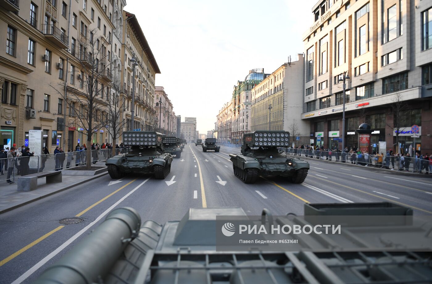 Ночная репетиция парада Победы в Москве 