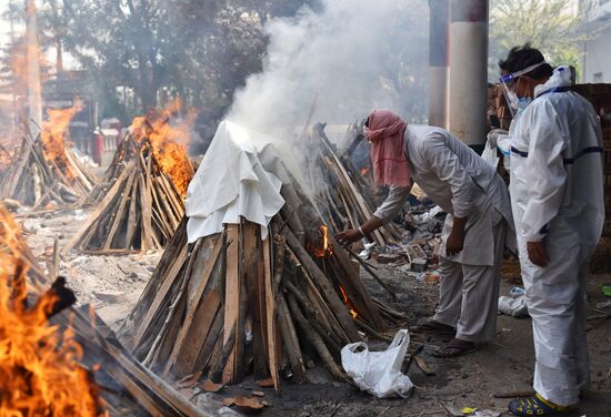 Работа крематория в Дели