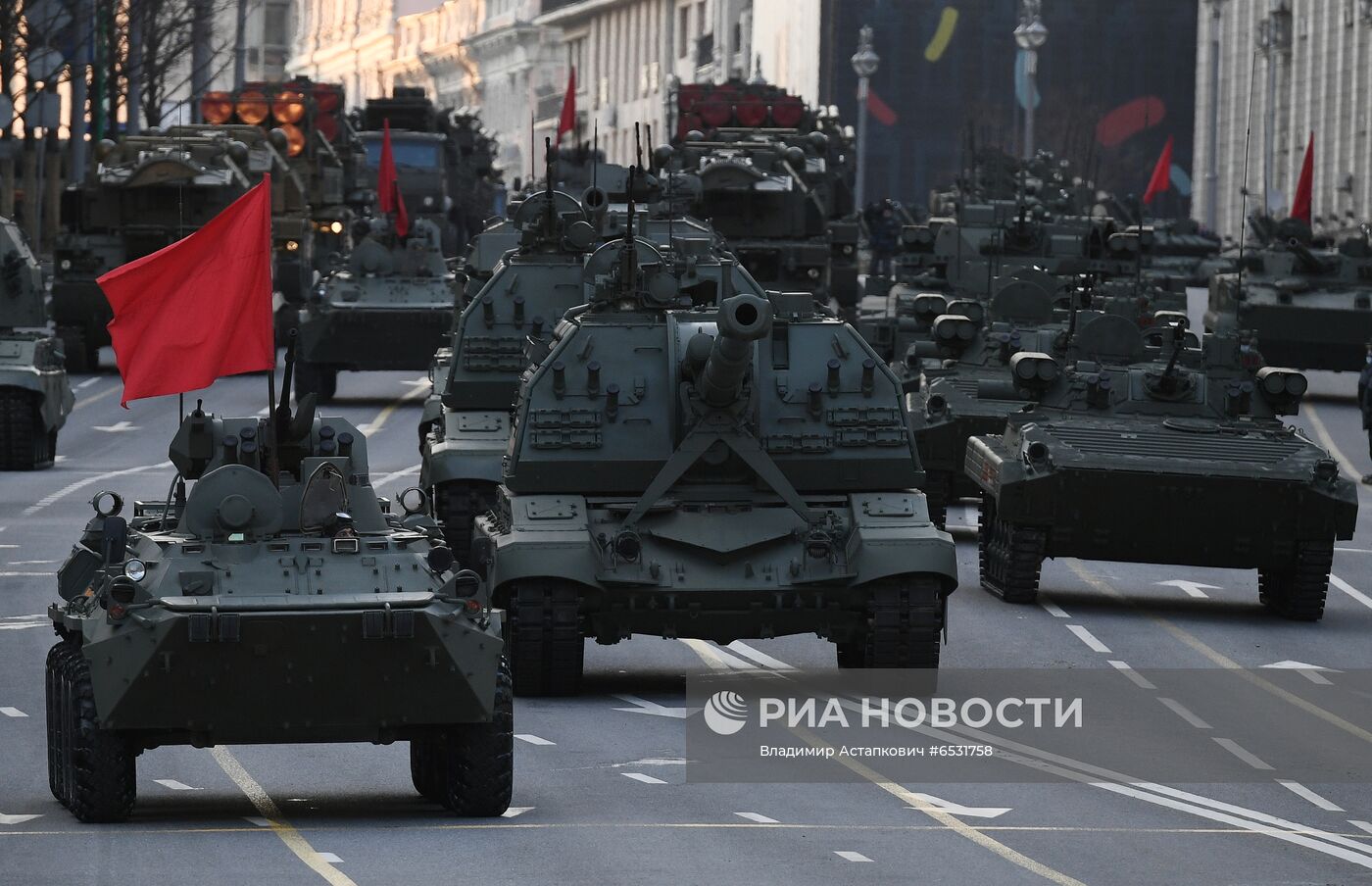 Ночная репетиция парада Победы в Москве