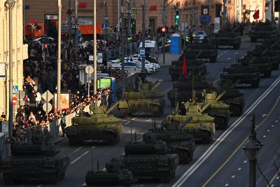 Ночная репетиция парада Победы в Москве 