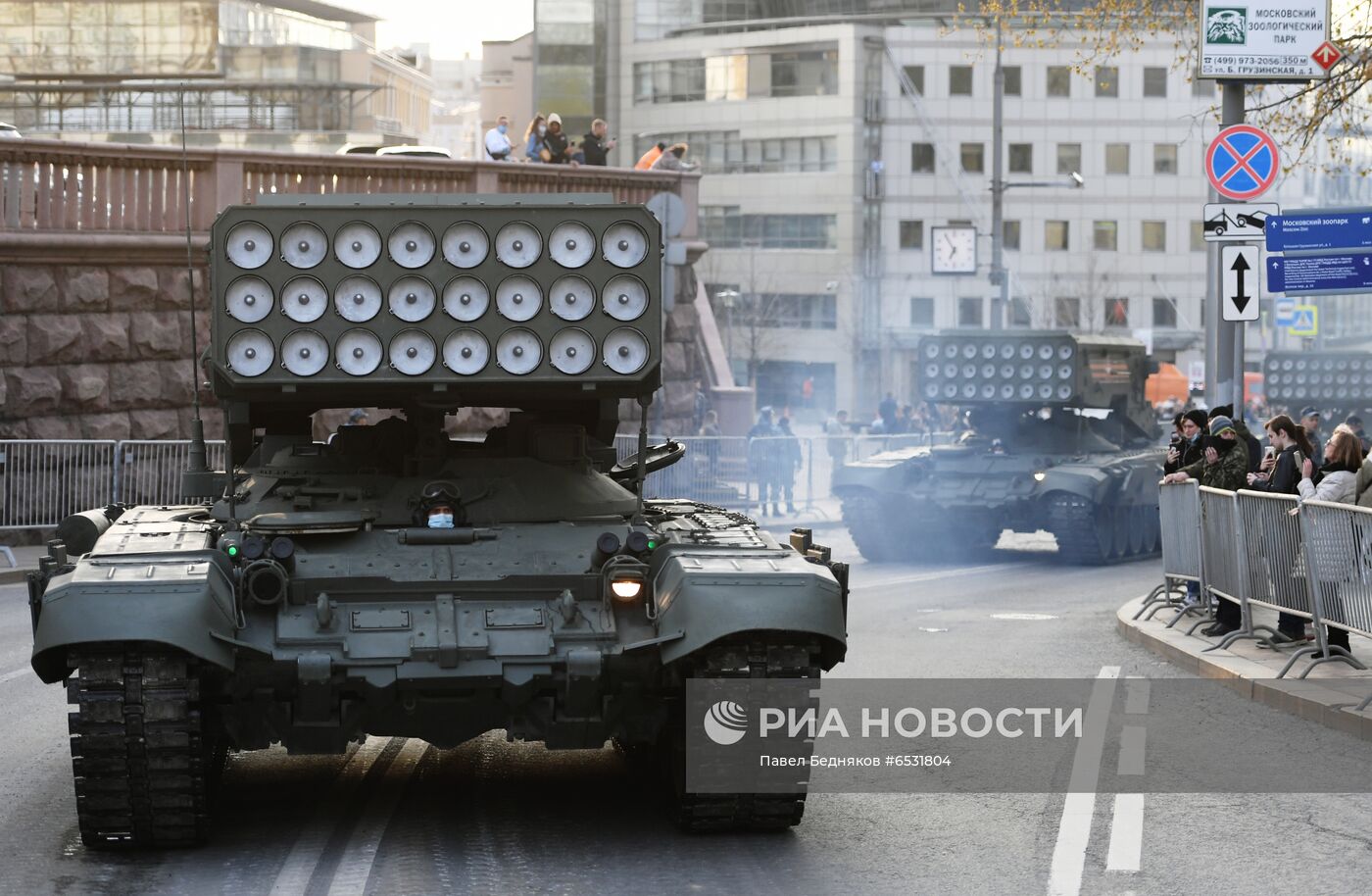 Ночная репетиция парада Победы в Москве 
