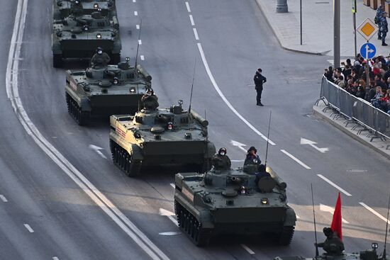 Ночная репетиция парада Победы в Москве 