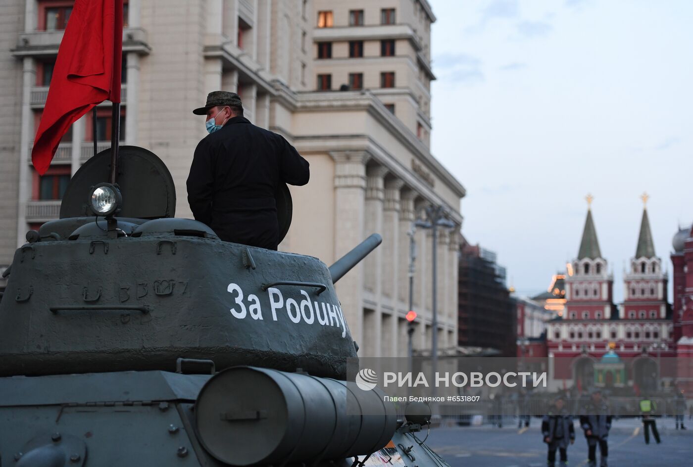 Ночная репетиция парада Победы в Москве 