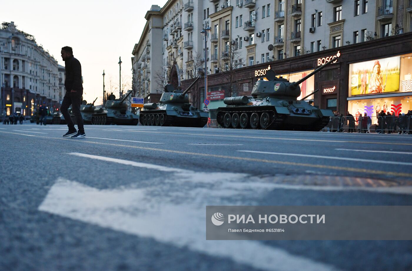Ночная репетиция парада Победы в Москве 