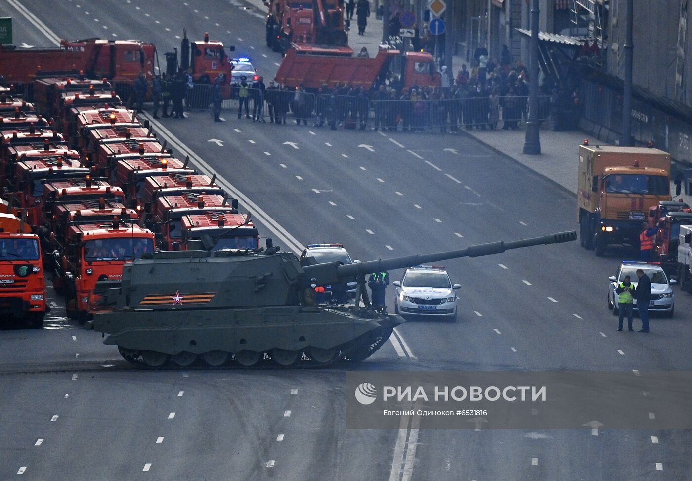 Ночная репетиция парада Победы в Москве 