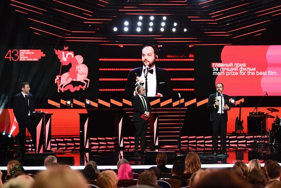 Церемония закрытия 43-го ММКФ