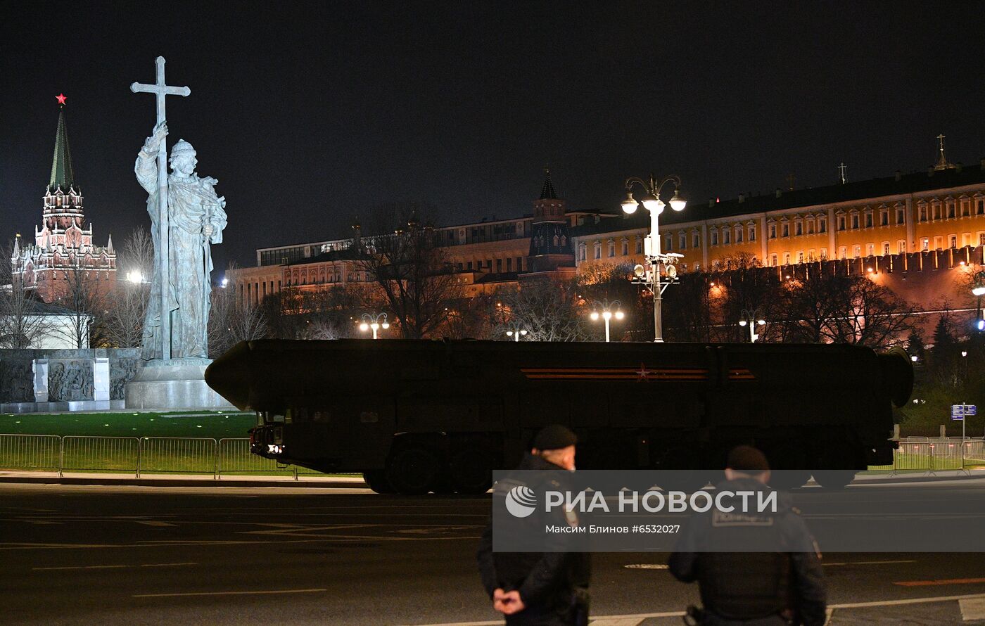 Ночная репетиция парада Победы в Москве