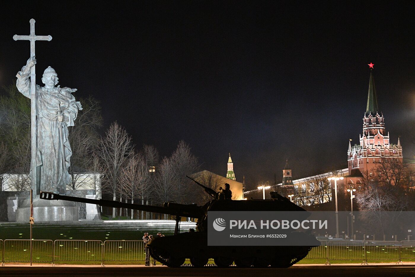 Ночная репетиция парада Победы в Москве