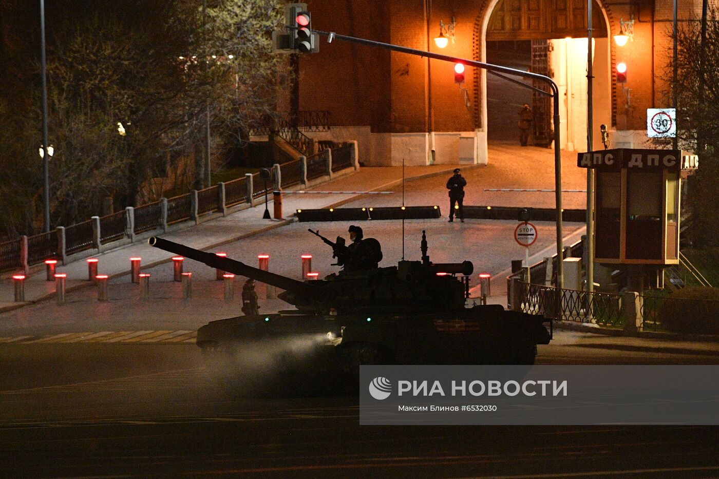 Ночная репетиция парада Победы в Москве