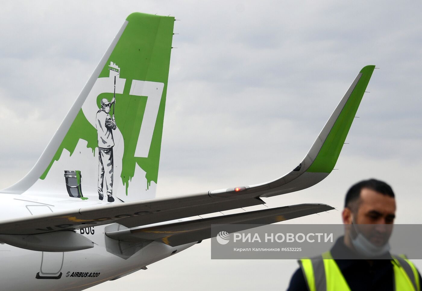 Прилет самолета S7 Airlines в новой ливрее в Домодедово