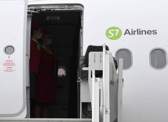 Прилет самолета S7 Airlines в новой ливрее в Домодедово