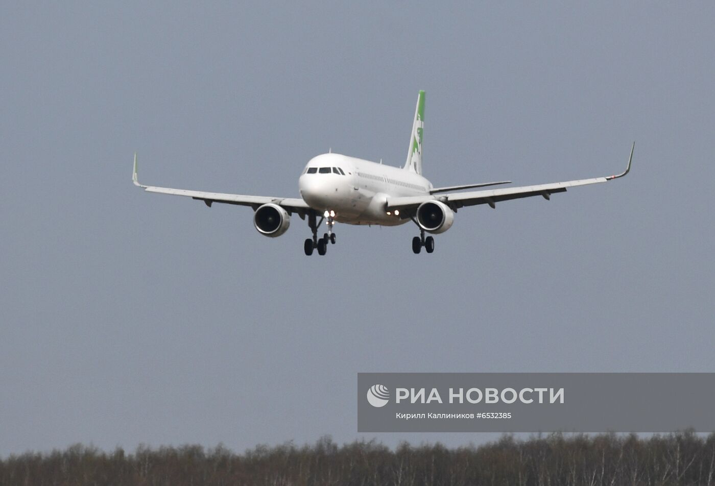 Прилет самолета S7 Airlines в новой ливрее в Домодедово