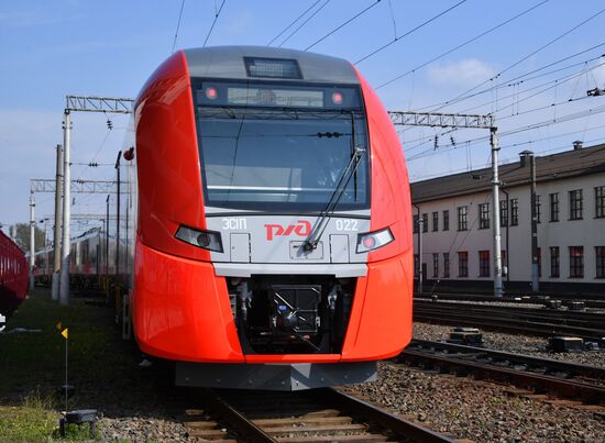 Отправление скоростного поезда "Ласточка" из Минска в Москву