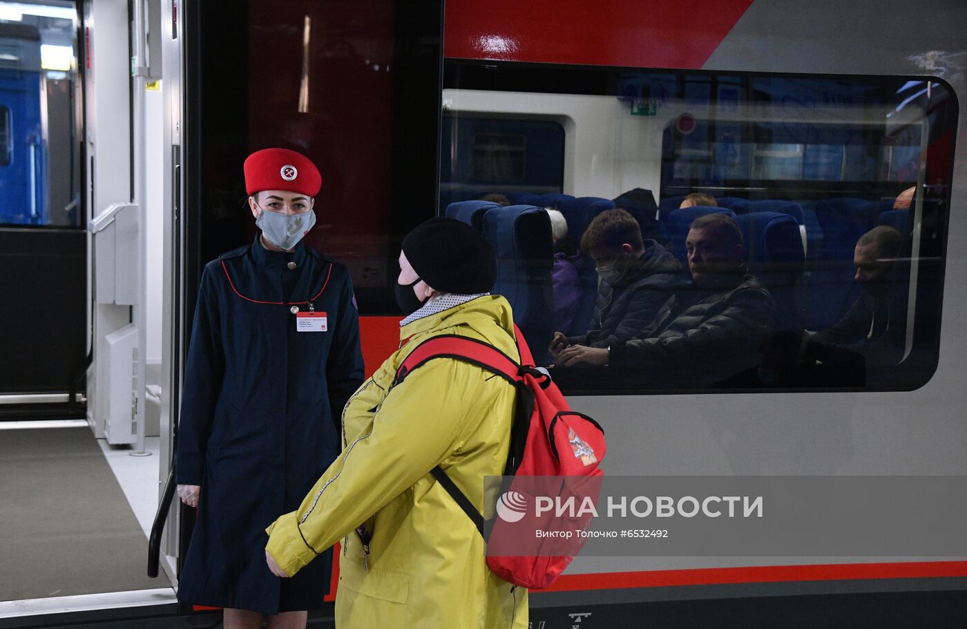 Отправление скоростного поезда "Ласточка" из Минска в Москву