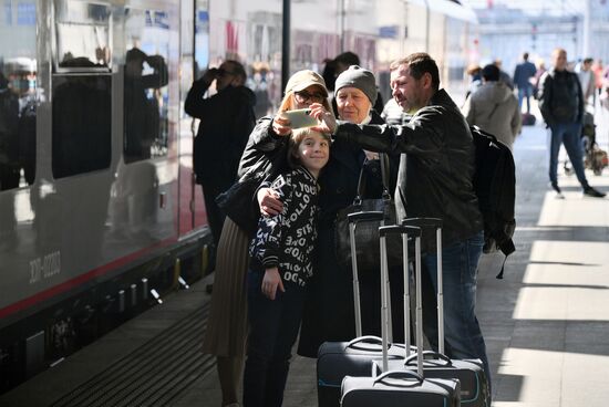 Отправление скоростного поезда "Ласточка" из Минска в Москву