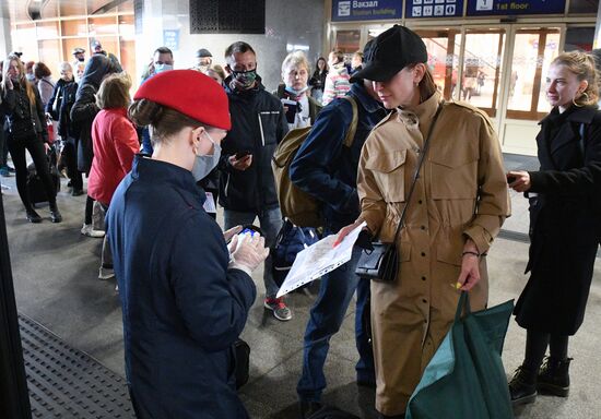 Отправление скоростного поезда "Ласточка" из Минска в Москву