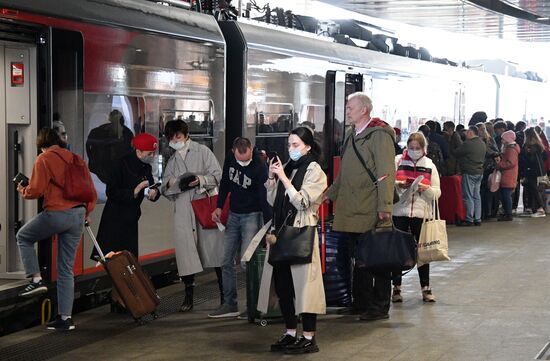 Отправление скоростного поезда "Ласточка" из Минска в Москву