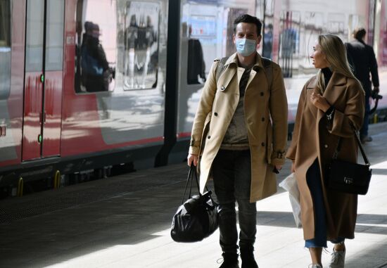 Отправление скоростного поезда "Ласточка" из Минска в Москву