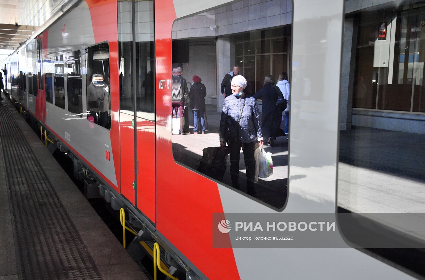 Отправление скоростного поезда "Ласточка" из Минска в Москву