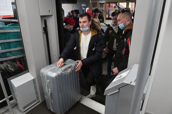 Отправление скоростного поезда "Ласточка" из Минска в Москву