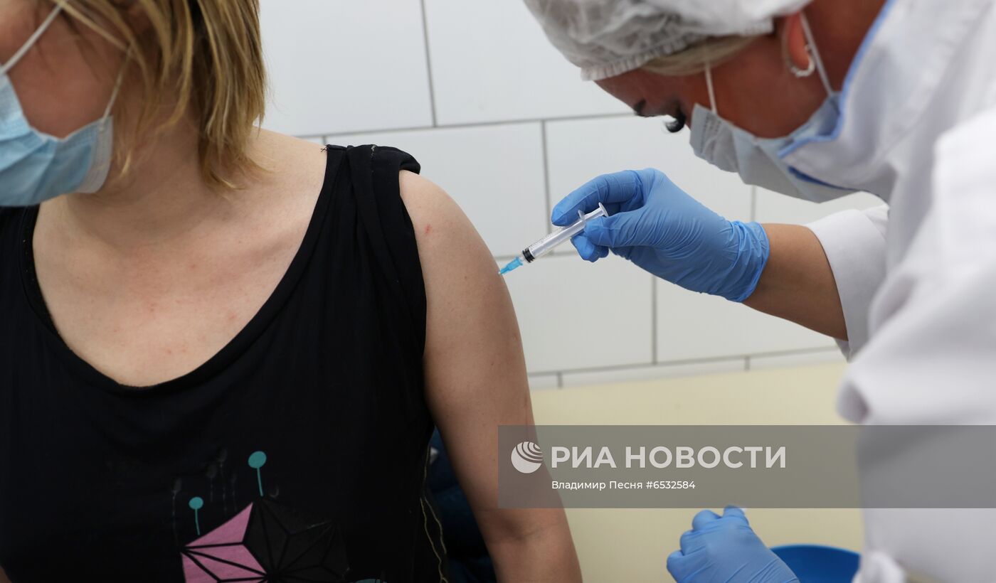 Вакцинация от COVID-19 в гипермаркете "Глобус"