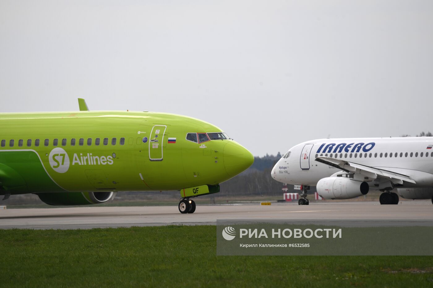 Прилет самолета S7 Airlines в новой ливрее в Домодедово | РИА Новости  Медиабанк