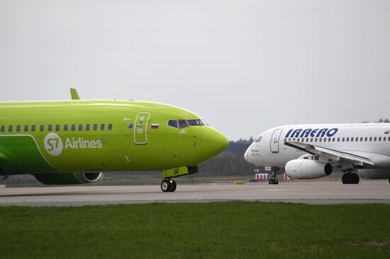 Прилет самолета S7 Airlines в новой ливрее в Домодедово