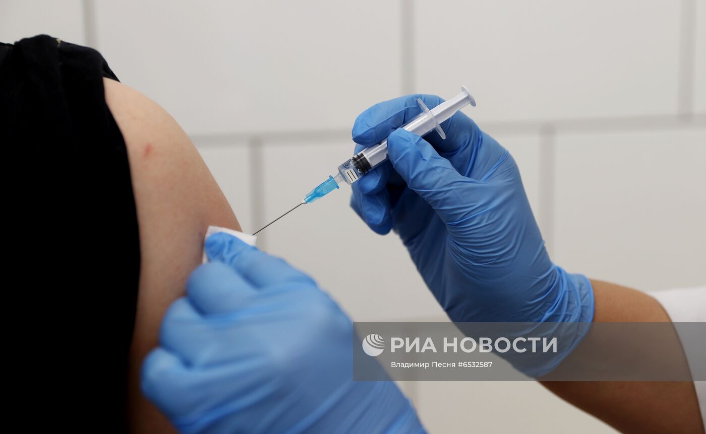 Вакцинация от COVID-19 в гипермаркете "Глобус"