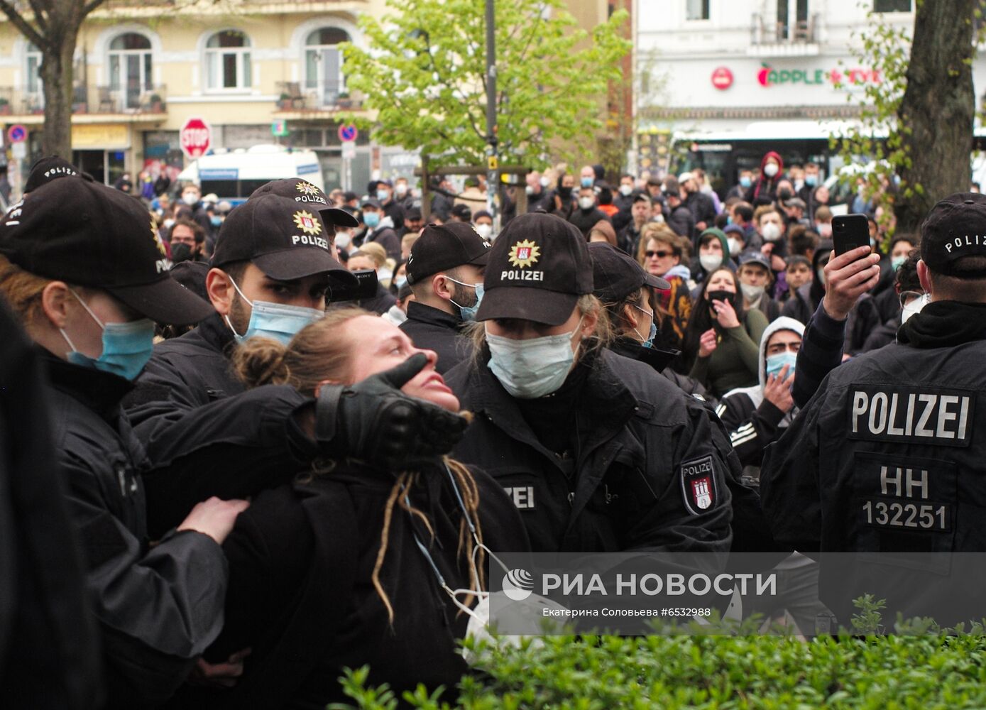 Акция против мер по борьбе с коронавирусом в Германии