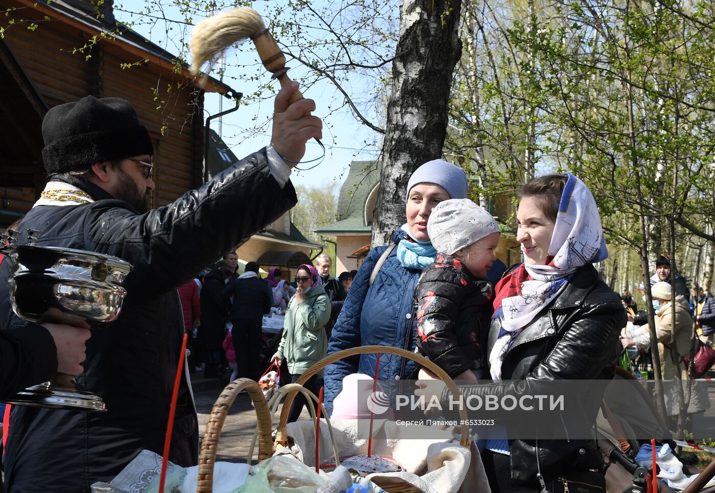 Освящение пасхальных куличей и яиц 