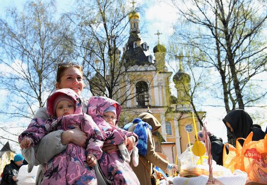 Освящение пасхальных куличей и яиц 