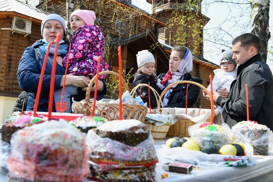 Освящение пасхальных куличей и яиц 