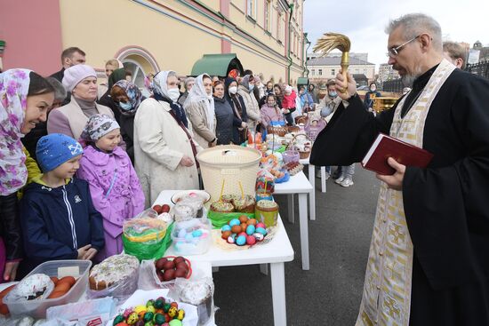 Освящение пасхальных куличей и яиц