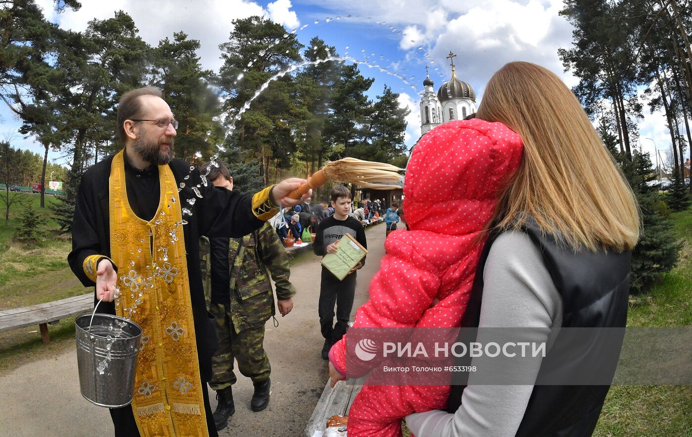 Освящение пасхальных куличей в Минске