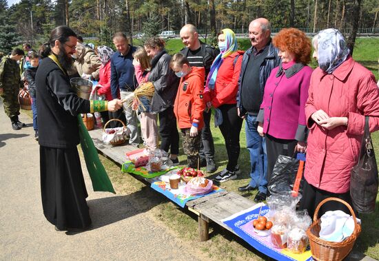Освящение пасхальных куличей в Минске