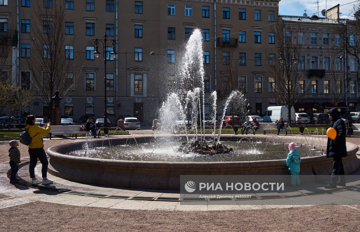 Открытие сезона фонтанов в Санкт-Петербурге