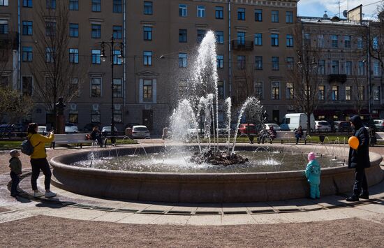 Открытие сезона фонтанов в Санкт-Петербурге