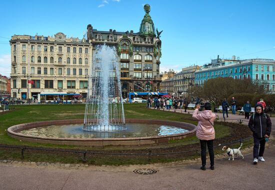 Открытие сезона фонтанов в Санкт-Петербурге