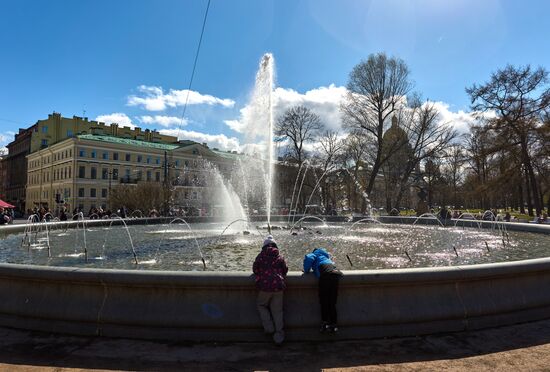 Открытие сезона фонтанов в Санкт-Петербурге