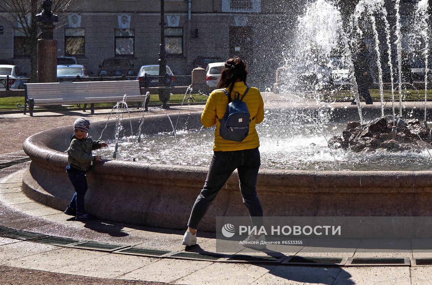 Открытие сезона фонтанов в Санкт-Петербурге