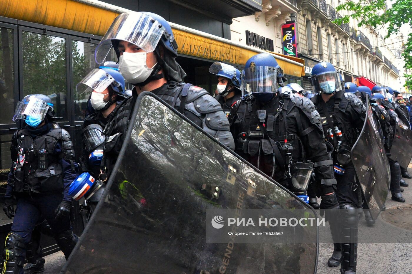 Протесты против закона о глобальной безопасности в Париже