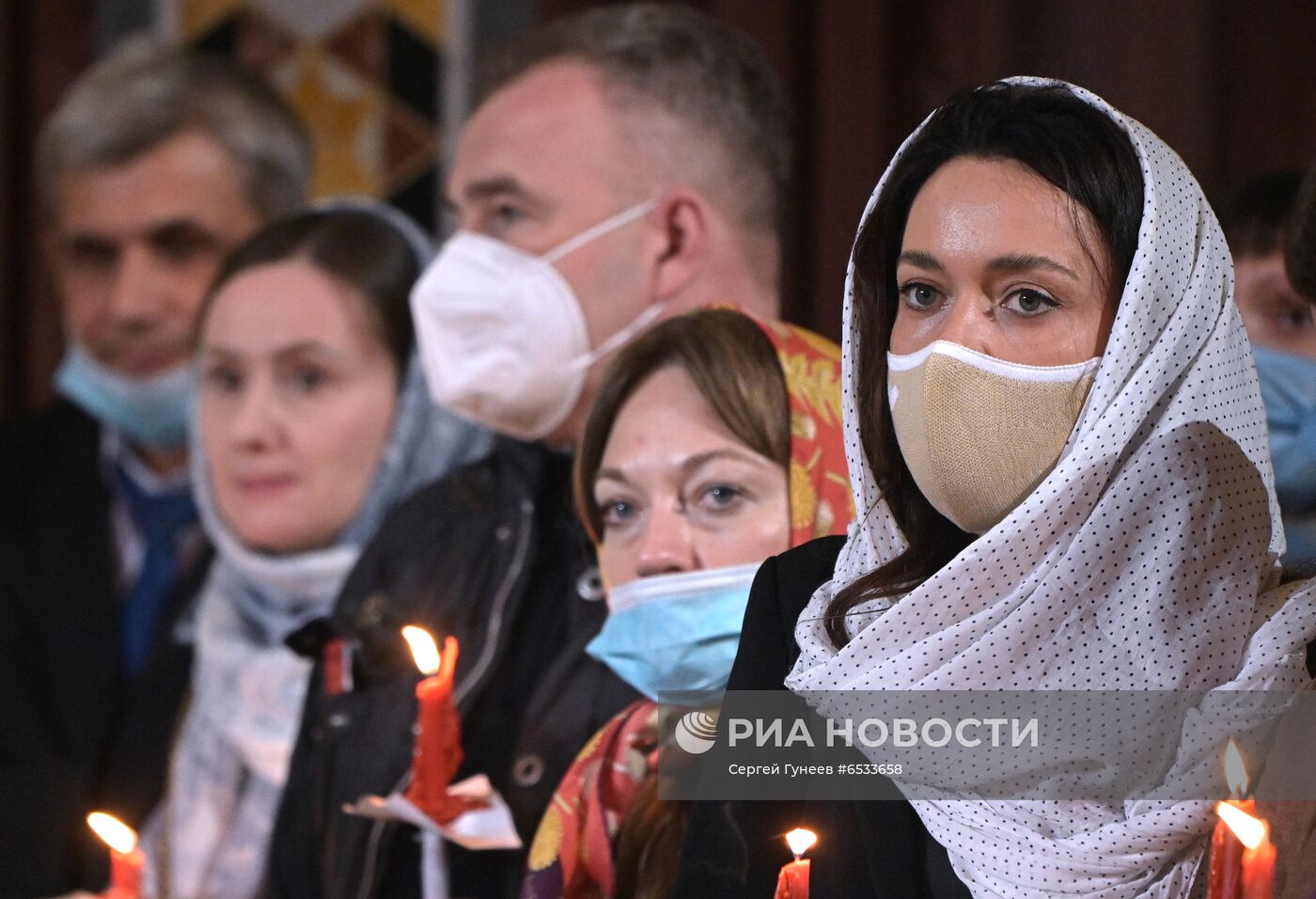 Пасхальное богослужение в храме Христа Спасителя