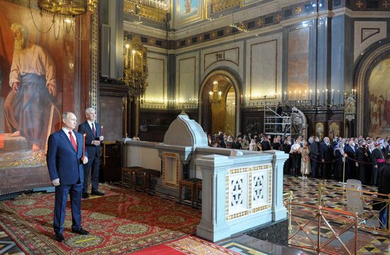 Пасхальное богослужение в храме Христа Спасителя