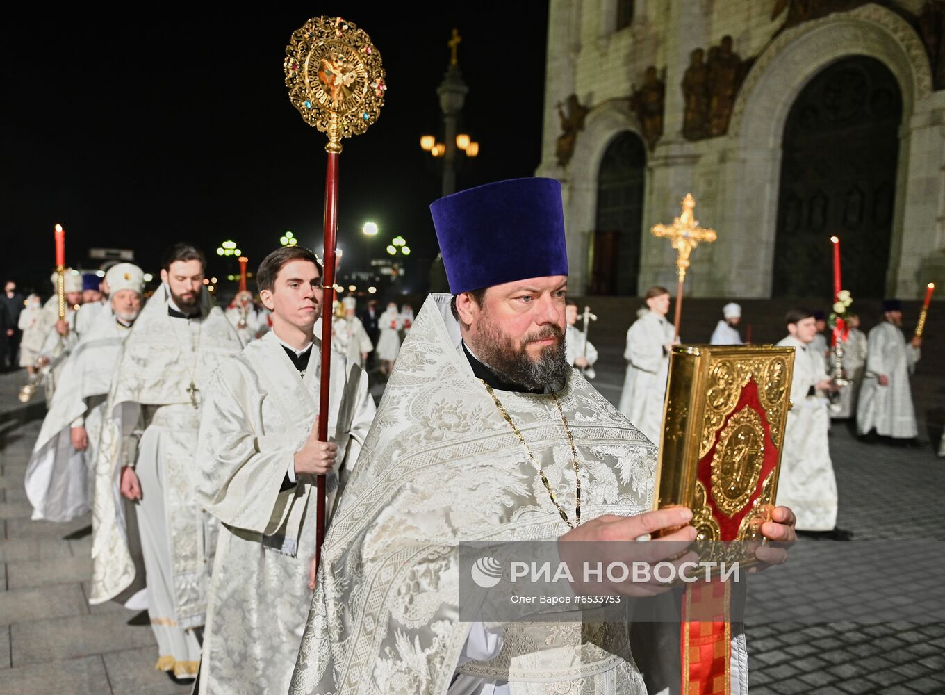 Пасхальное богослужение в храме Христа Спасителя