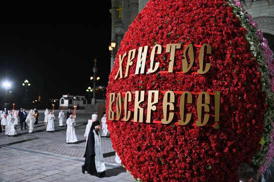 Пасхальное богослужение в храме Христа Спасителя