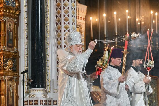 Пасхальное богослужение в храме Христа Спасителя